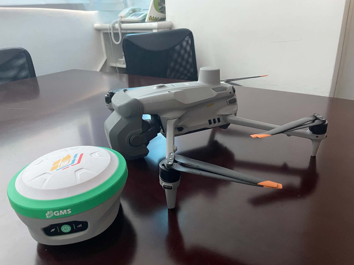 空拍機與 GNSS RTK 接收儀等工程測量設備